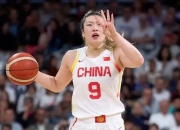 乐动体育登录-李梦落选宫鲁鸣顶着巨大压力多数主帅难有此魄力(李梦演的宫二)