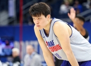 乐动体育平台-杨瀚森为何超预期被选中？开拓者内线扎堆是压力也是动力