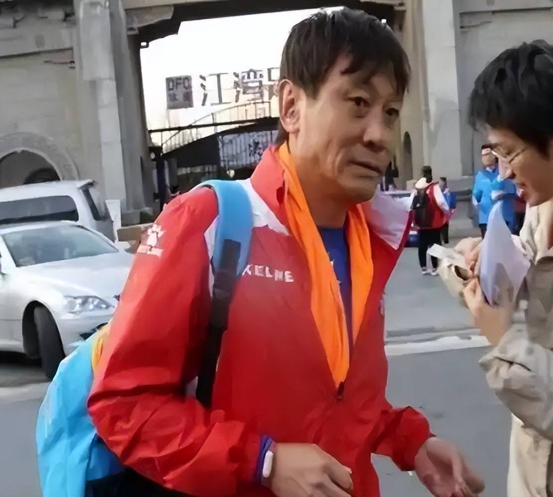 国脚高峰：抛弃那英、放弃刚出生儿子，19年后现状如何？的简单介绍