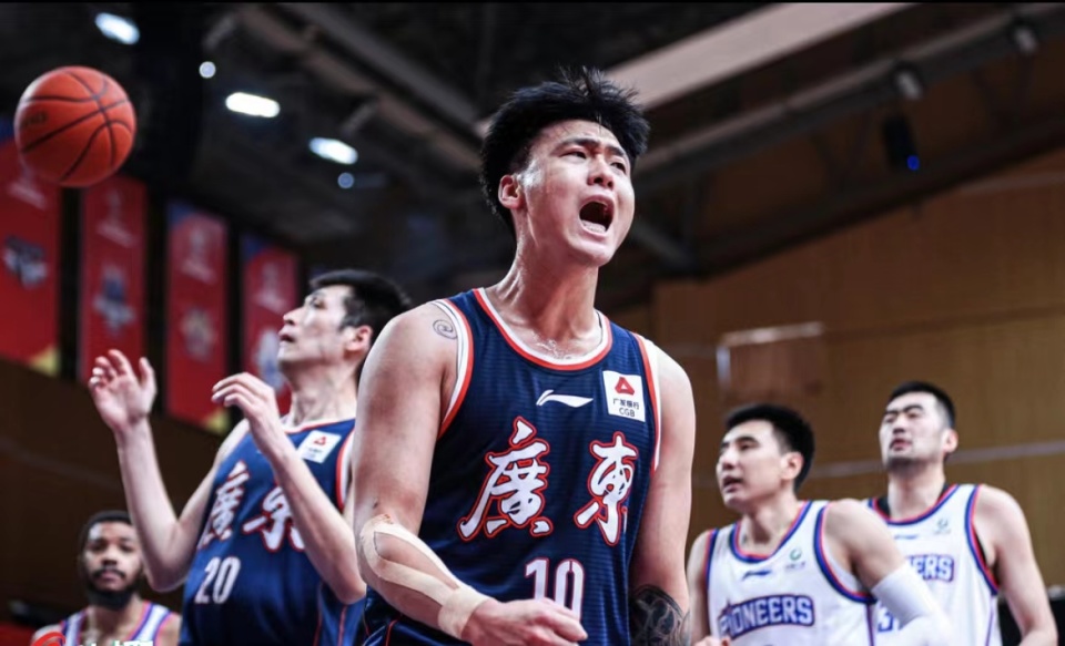 包含曝广州正尝试引进陈国豪或通过外力支持达成目标的词条