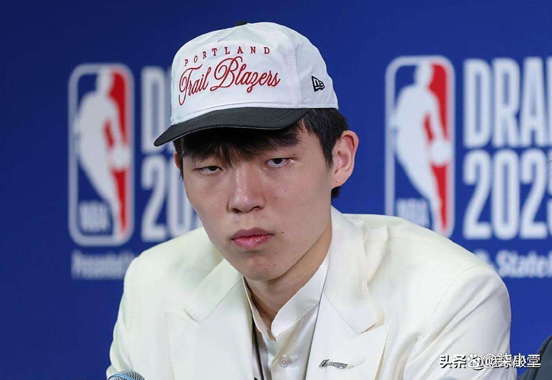 包含杨瀚森夏联首训获好评!教练称赞成熟队友感慨太会传球的词条