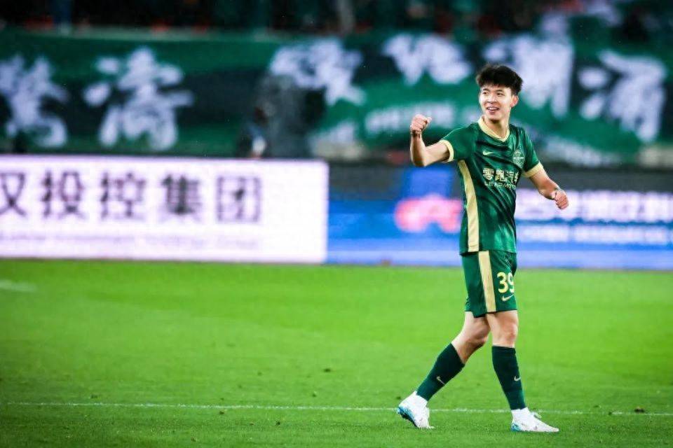 身价暴涨后，王钰栋当选中超5月最佳球员4场比赛打入4球